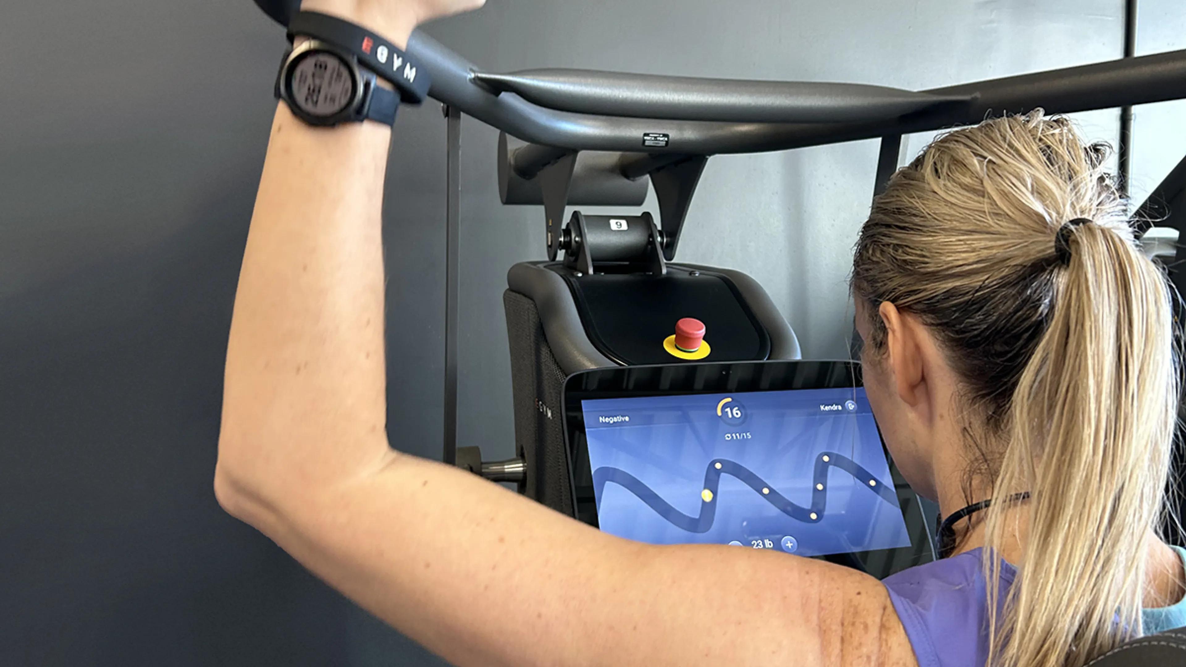 [Image] Kendra, member, using EGYM Smart Strength Circuit